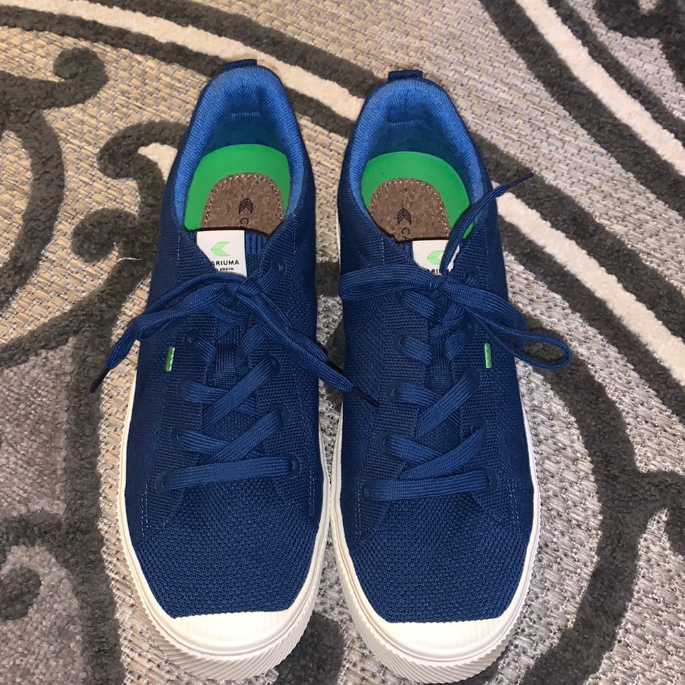 CARIUMA Rio Brasil men’s 11.5 women’s 13 like new!